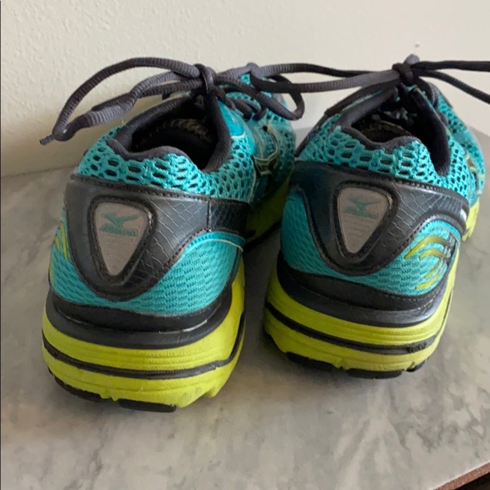 Mizuno sneakers - Picture 2 of 4